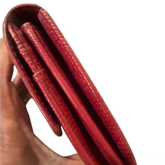 LV EPI wallet with a sleek Designer Women's Clutch - Picture 3 of 8